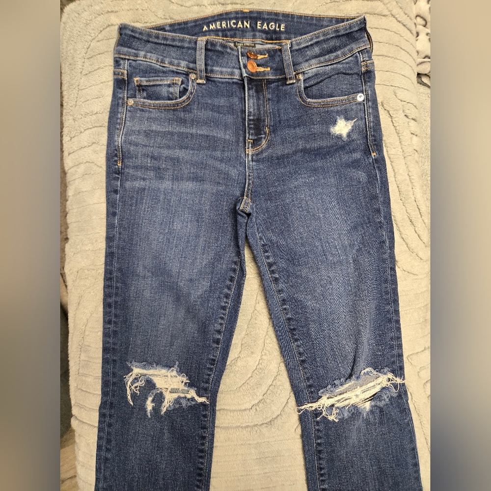 American Eagle Outfitters Distressed Crop Jeans in Blue Size 4 EUC